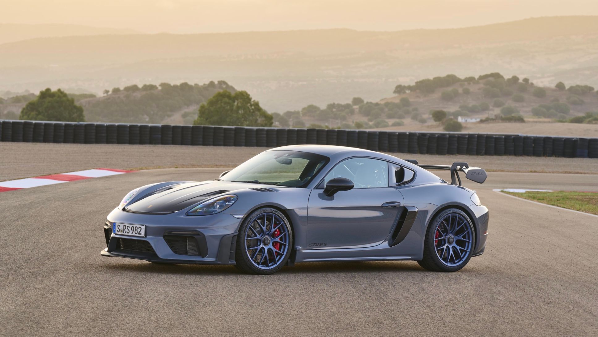 Porsche Cayman GT4